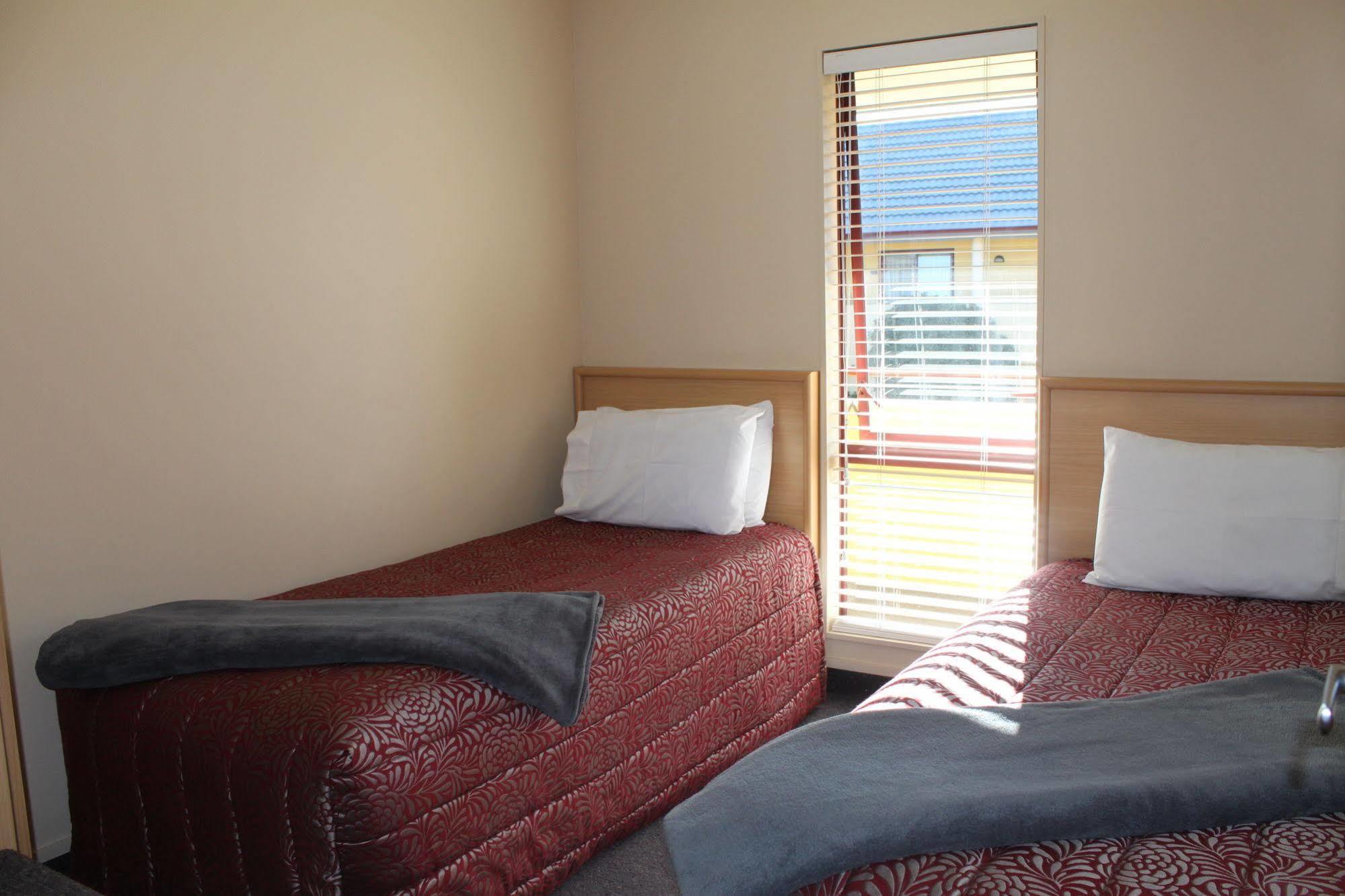 Alhambra Oaks Motor Lodge Dunedin Eksteriør billede